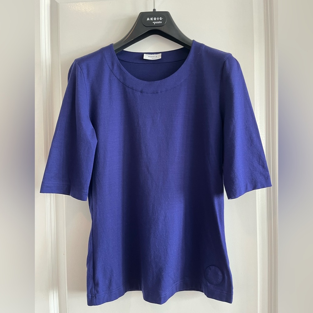 Akris Punto Deep Blue Cotton Short Sleeve Tee, size 6